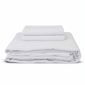Juego de sábanas hoteleras blancas 260 hilos sateen vertical 60/40 en cama de hotel